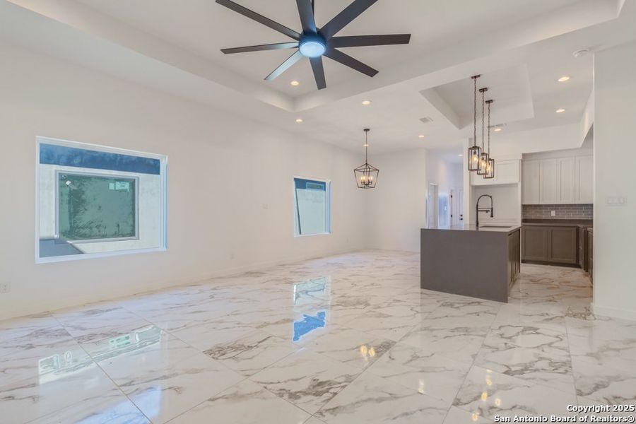 Spacious, unfurnished interior of a new home in , Laredo (Image 20).