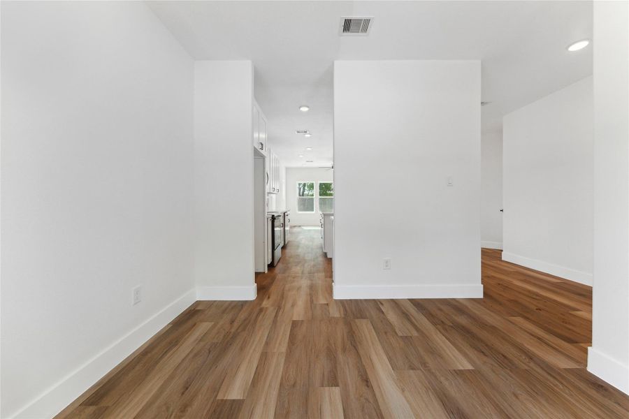 Spacious, unfurnished interior of a new home in , Santa Fe (Image 21).