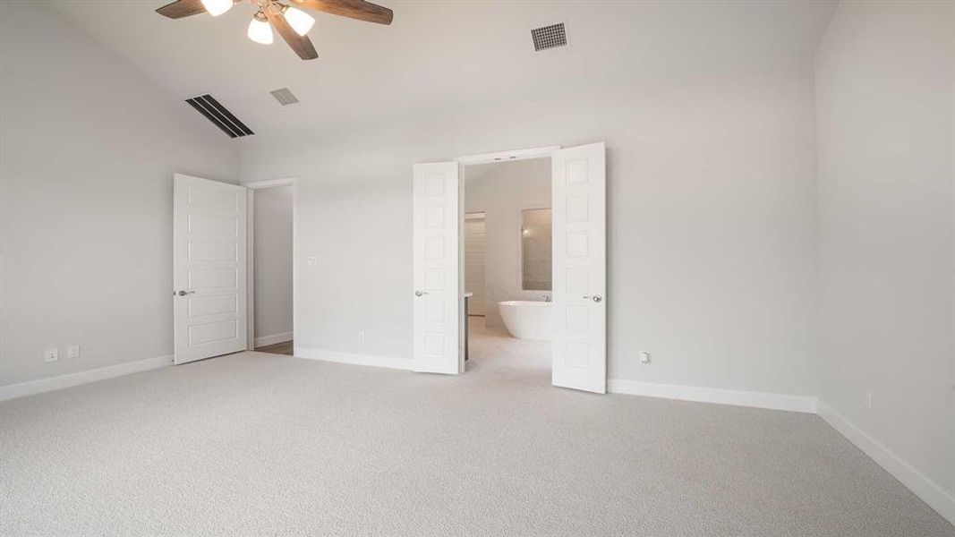 Spacious, unfurnished interior of a new home in Myrtle Creek 71', Waxahachie (Image 15). Spacious, unfurnished interior of a new home in Myrtle Creek 71', Waxahachie (Image 15).
