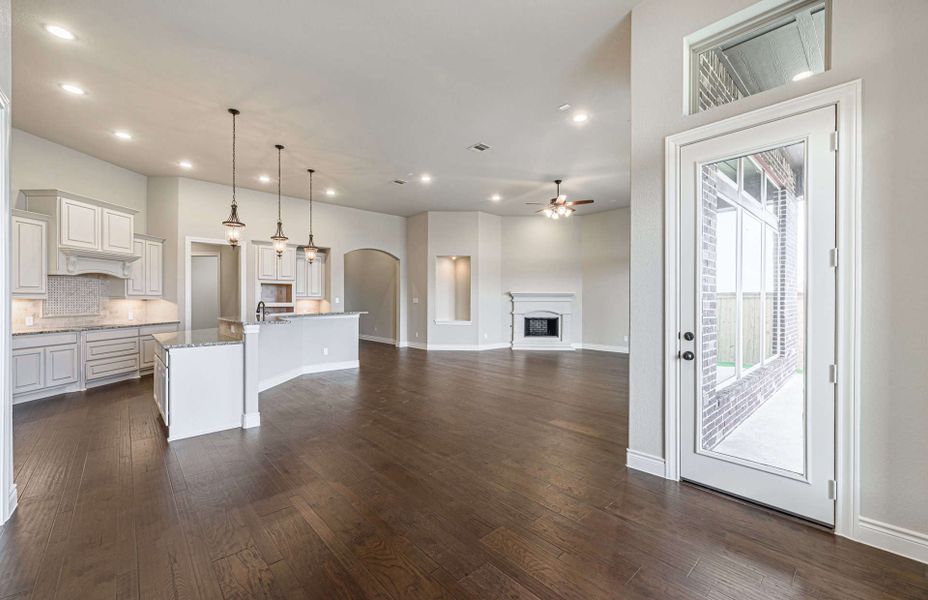 Representative unfurnished interior of a home built from the 3326 by Ravenna Homes in Cross Creek West, Fulshear (Image 42).