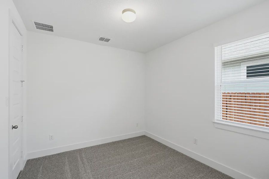 Spacious, unfurnished interior of a new home in Stillwater Ranch, San Antonio (Image 36).