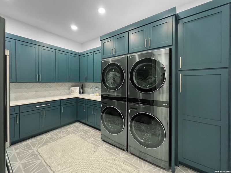 Furnished interior view inside a new home in , Fair Oaks Ranch (Image 25).