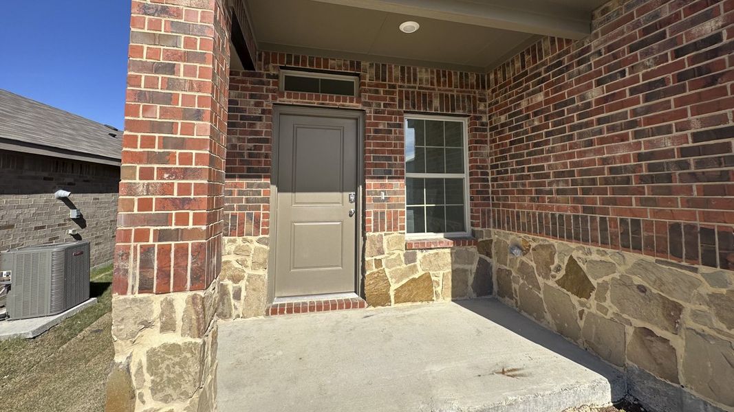 Representative exterior details of a home built from the FLORENCE by D.R. Horton in Northspur, Forney (Image 3). Representative exterior details of a home built from the FLORENCE by D.R. Horton in Northspur, Forney (Image 3).