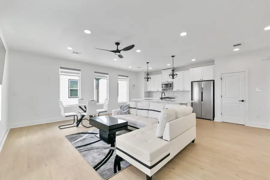 Image 6 of a home in .