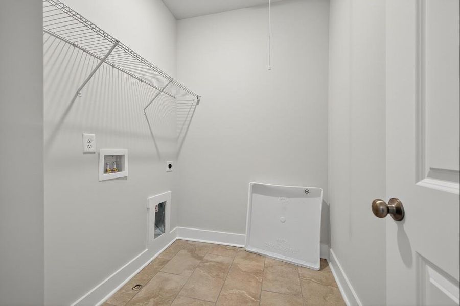 Spacious, unfurnished interior of a new home in Red Bird Manor, Jefferson (Image 30).
