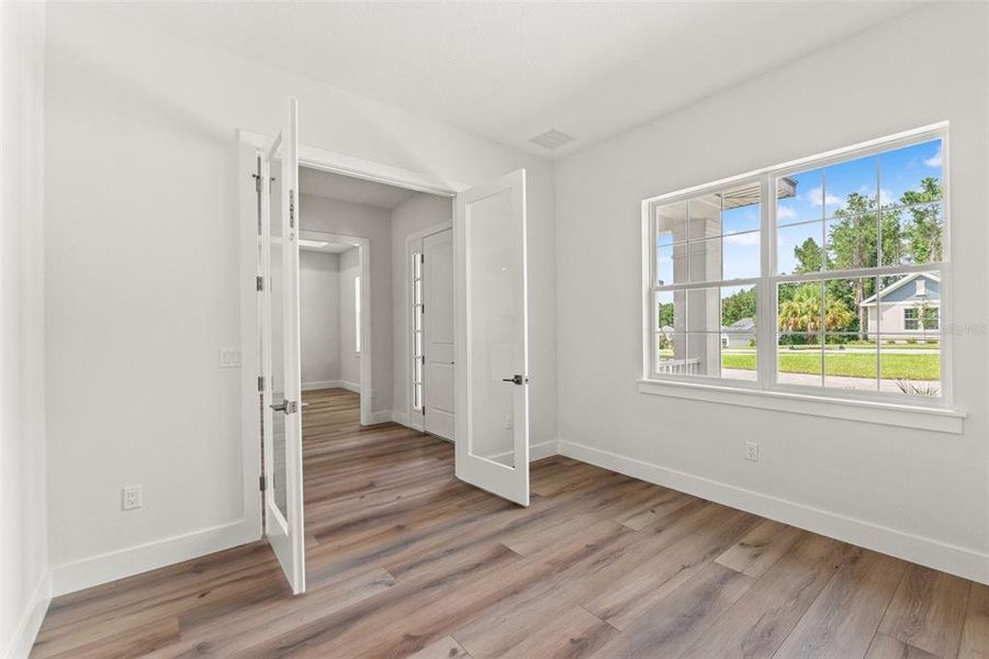 Spacious, unfurnished interior of a new home in Southern Hills Plantation, Brooksville (Image 37).