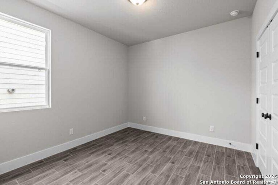 Spacious, unfurnished interior of a new home in Skybrooke, San Antonio (Image 12).