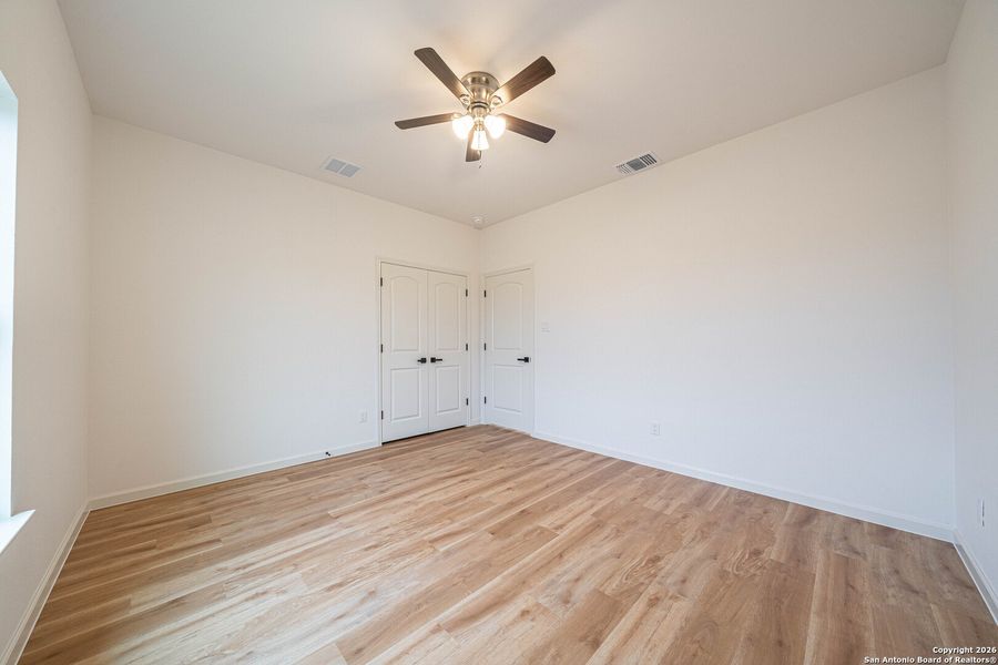 Spacious, unfurnished interior of a new home in , La Vernia (Image 28).