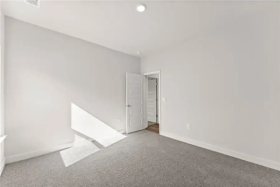 Representative unfurnished interior of a home built from the 1709 by Adams Homes in Ham Farm, La Grange (Image 25).