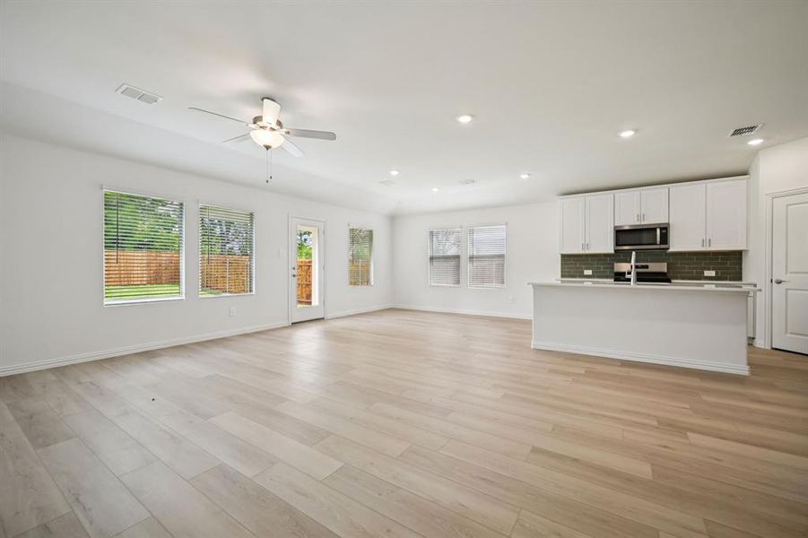 Spacious, unfurnished interior of a new home in Westmoor, Sherman (Image 16). Spacious, unfurnished interior of a new home in Westmoor, Sherman (Image 16).