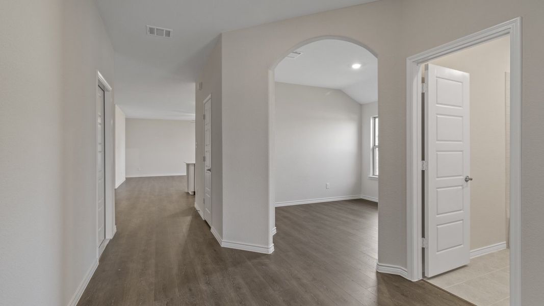Spacious, unfurnished interior of a new home in Trailstone, Caddo Mills (Image 16).