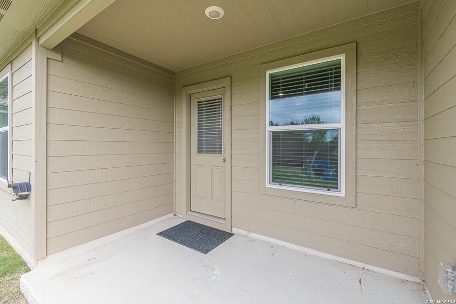 Exterior details and patio area of a home in Arroyo Ranch, Seguin (Image 26).