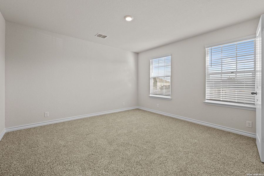 Spacious, unfurnished interior of a new home in Stonehill, San Antonio (Image 17).