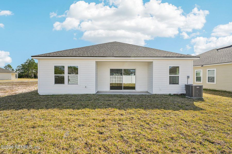 Exterior details and patio area of a home in Panther Creek, Jacksonville (Image 3).