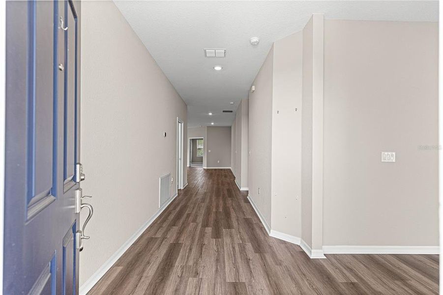 Spacious, unfurnished interior of a new home in , Ocala (Image 20).