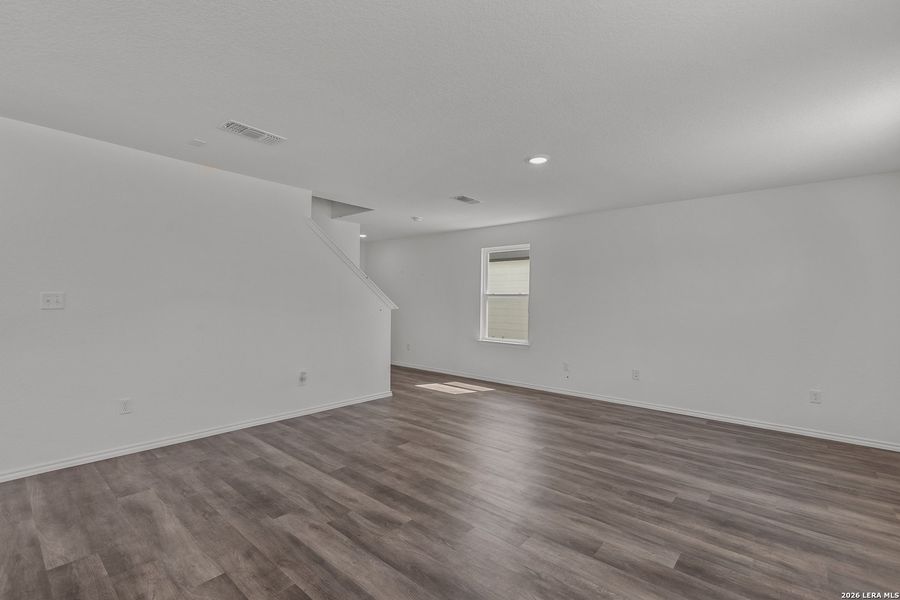 Spacious, unfurnished interior of a new home in Lily Springs, Seguin (Image 11).