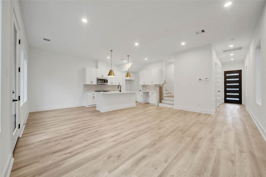 Spacious, unfurnished interior of a new home in , Houston (Image 32).