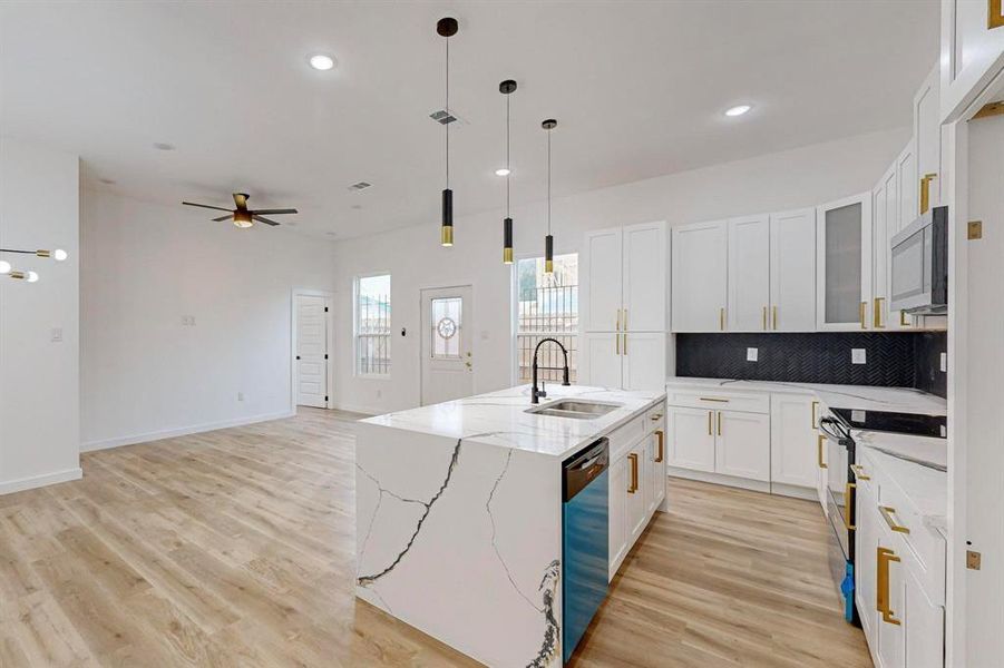 Furnished interior view inside a new home in , Dallas (Image 7).