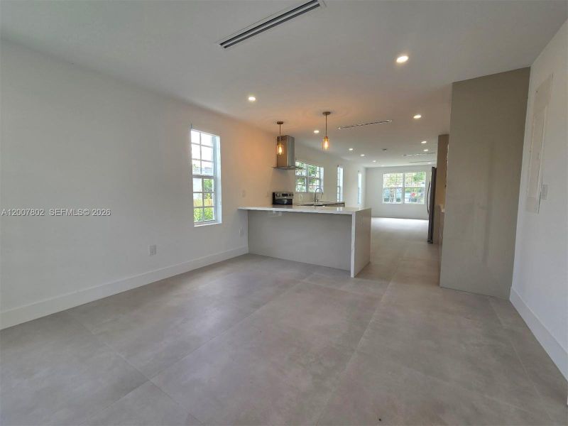 Spacious, unfurnished interior of a new home in , West Palm Beach (Image 14).