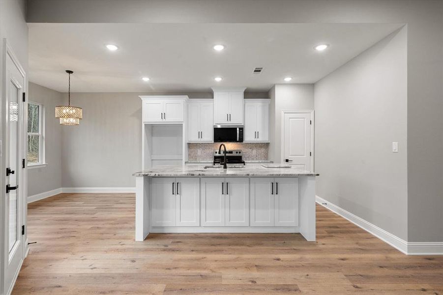 Furnished interior view inside a new home in , Corsicana (Image 11).