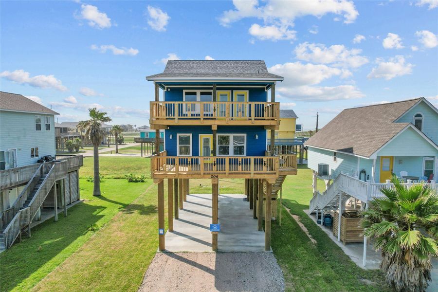 Exterior details and patio area of a home in , Freeport (Image 19).