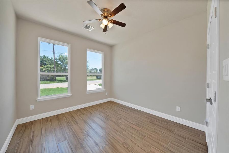 Spacious, unfurnished interior of a new home in , Granbury (Image 17).