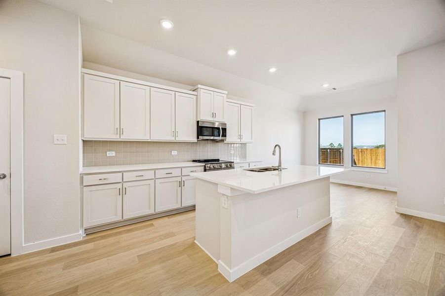 Furnished interior view inside a new home in Freeman Farms, Kaufman (Image 7). Furnished interior view inside a new home in Freeman Farms, Kaufman (Image 7).
