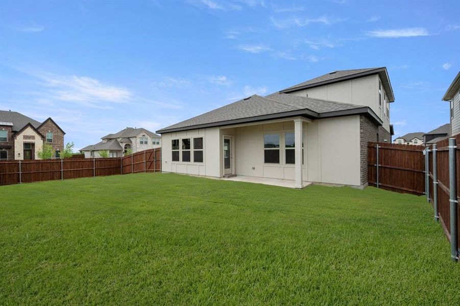 Exterior details and patio area of a home in Llano Springs, Fort Worth (Image 3).