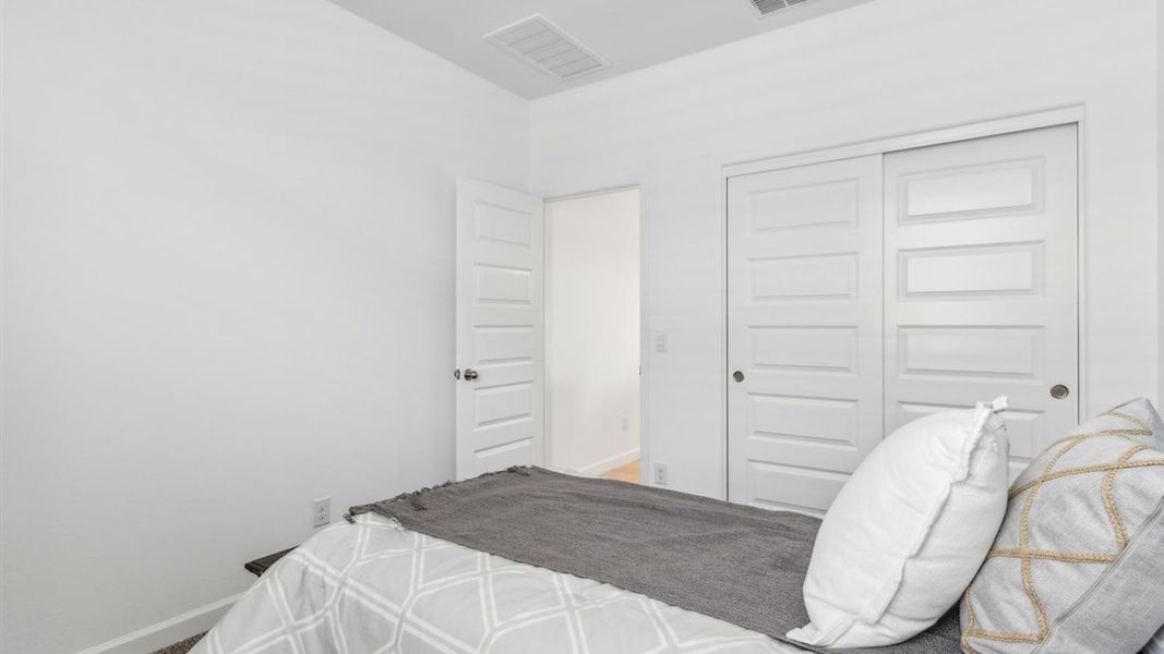 Representative furnished interior of a home built from the Camden by D.R. Horton in Sorrento, Maricopa (Image 27).