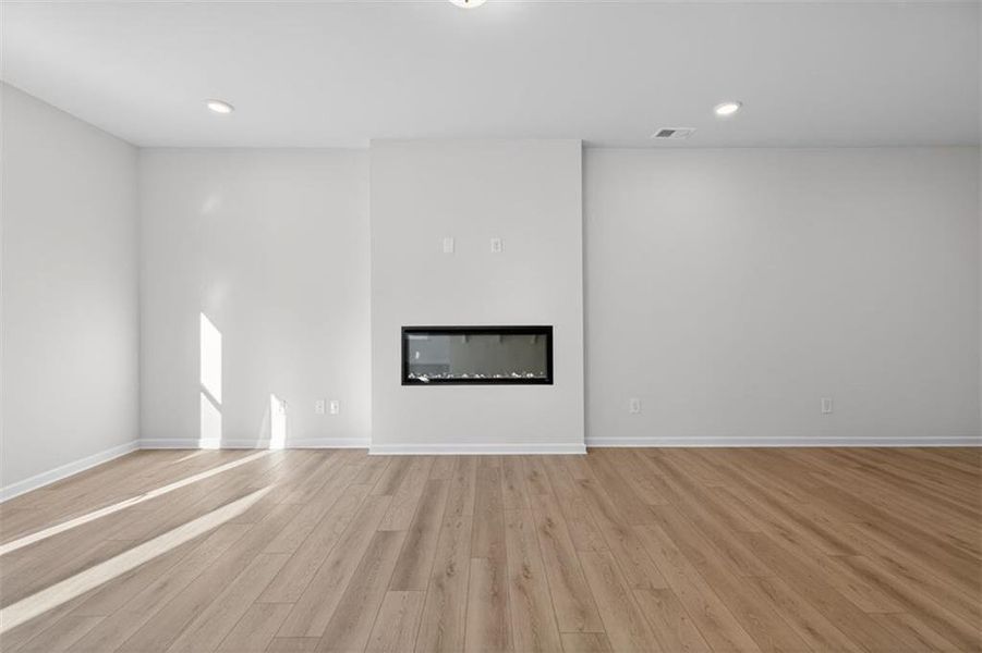 Spacious, unfurnished interior of a new home in Sanders Park, Austell (Image 17).