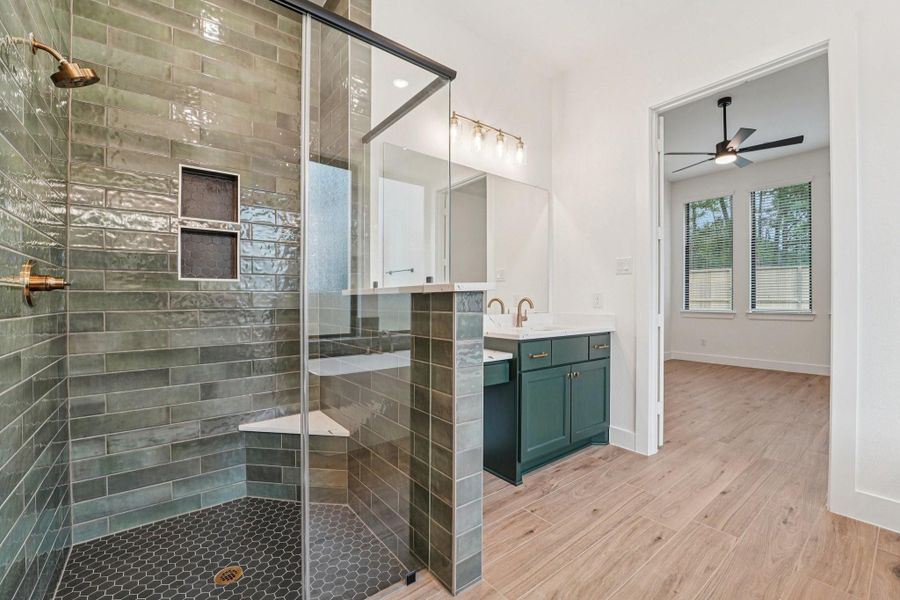 Furnished interior view inside a new home in Evergreen, Conroe (Image 10).