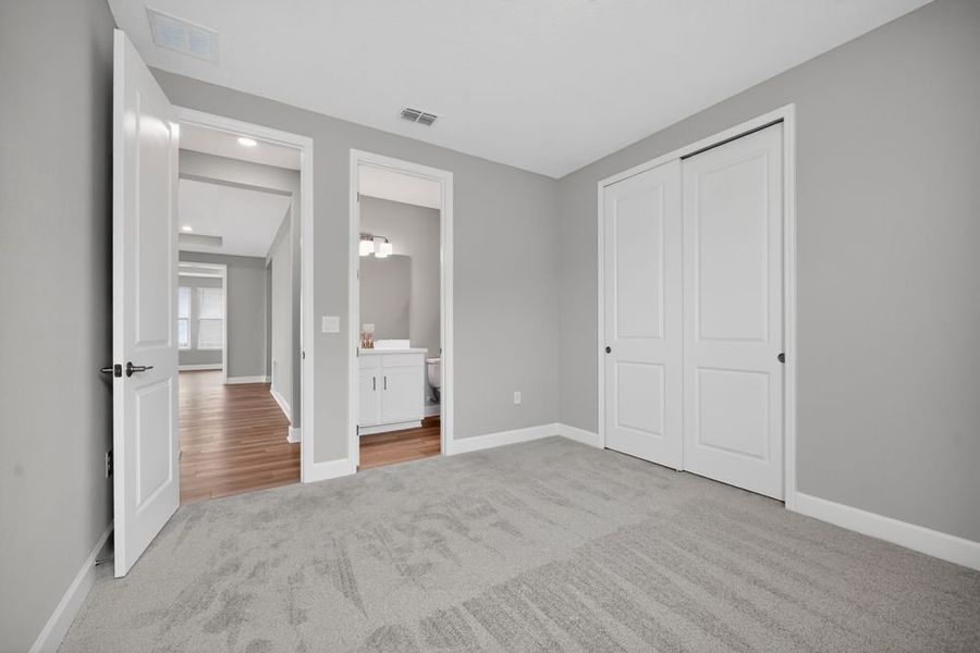 Spacious, unfurnished interior of a new home in Headwaters at Lofton Creek, Yulee (Image 27).
