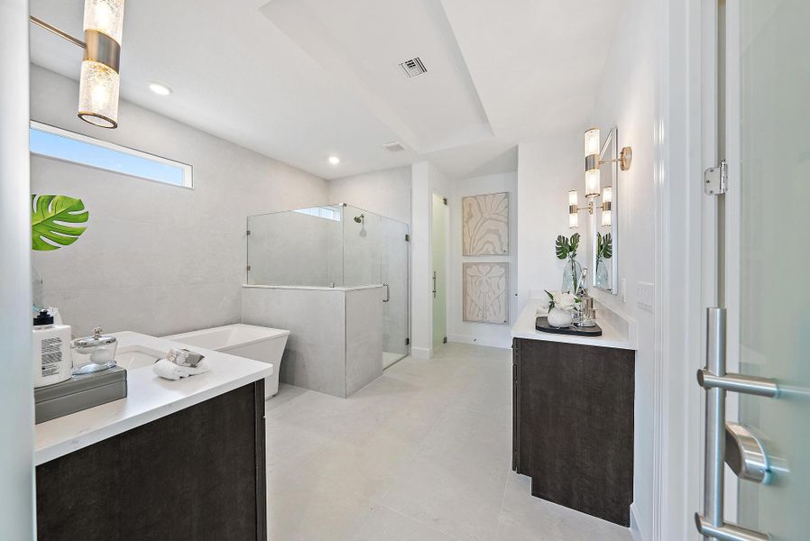 Ensuite Main Bath