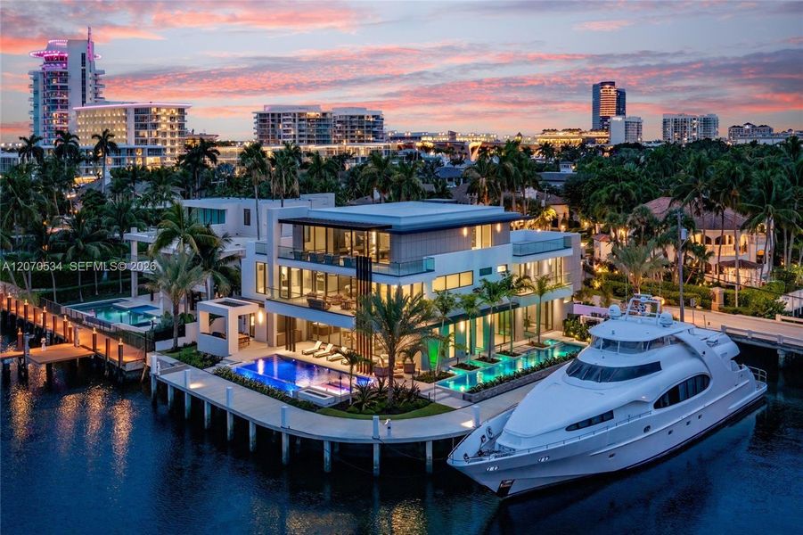 Condo located in Fort Lauderdale, FL showcasing its design and architecture (Image 6).