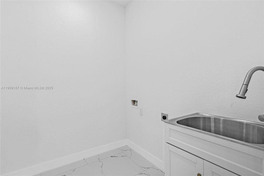 Image 43 of a home in . Image 43 of a home in .