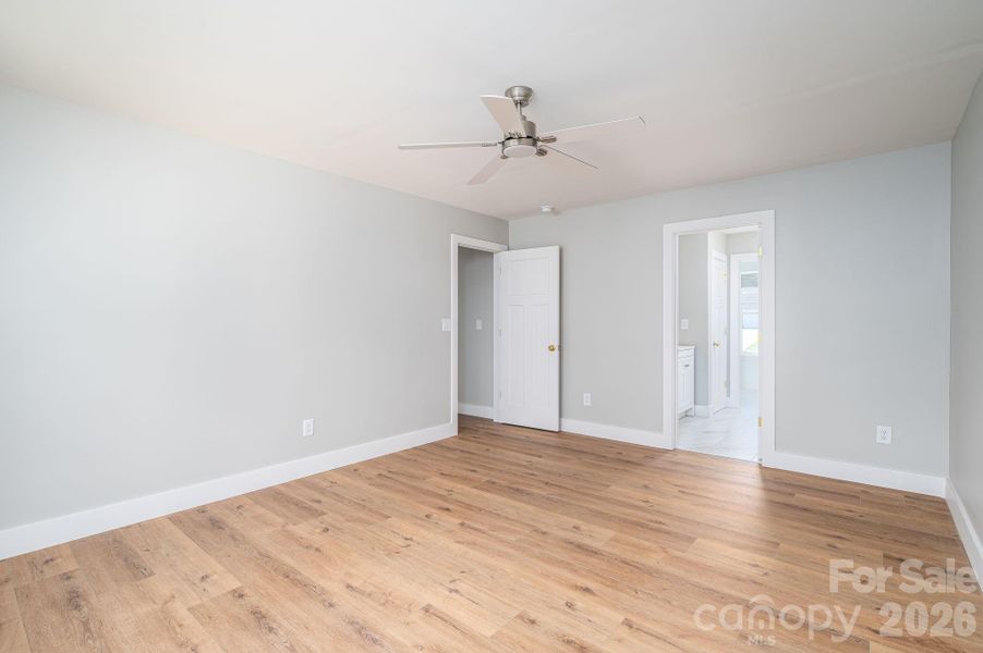 Spacious, unfurnished interior of a new home in , Lincolnton (Image 12).