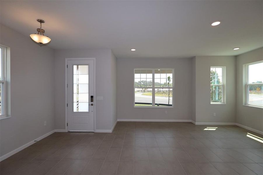 Spacious, unfurnished interior of a new home in Center Lake on the Park, St. Cloud (Image 4).