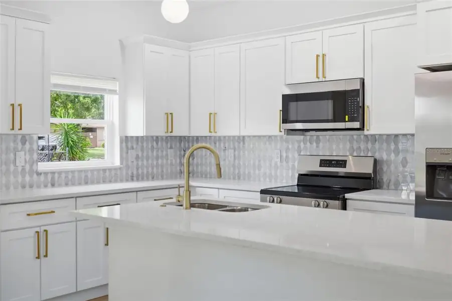 Furnished interior view inside a new home in , Orlando (Image 7).