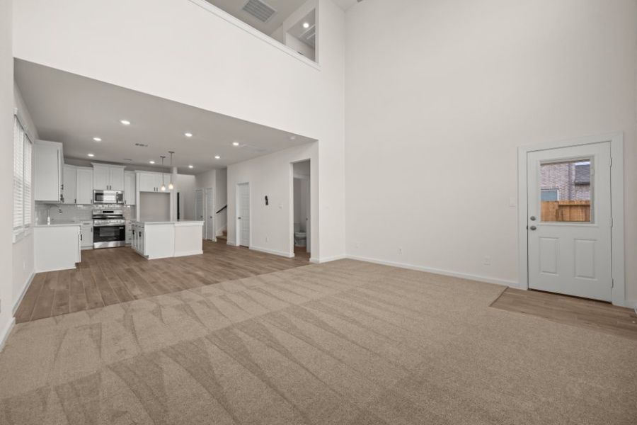Spacious, unfurnished interior of a new home in Creekhaven, Rosharon (Image 16).