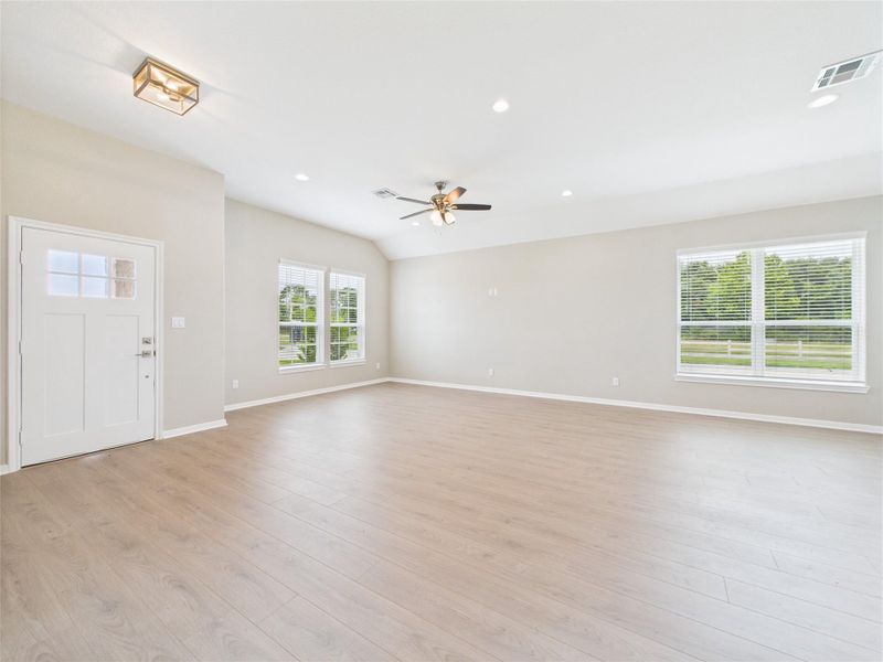 Spacious, unfurnished interior of a new home in , Santa Fe (Image 14). Spacious, unfurnished interior of a new home in , Santa Fe (Image 14).