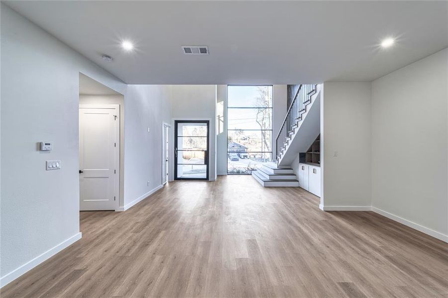 Spacious, unfurnished interior of a new home in , Dallas (Image 30).
