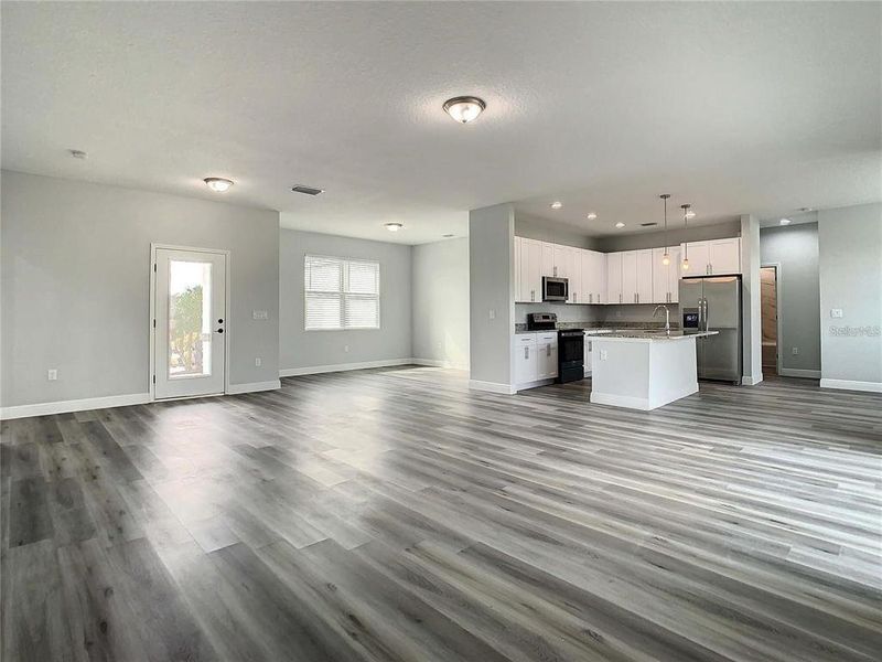 Spacious, unfurnished interior of a new home in , Port Charlotte (Image 7).