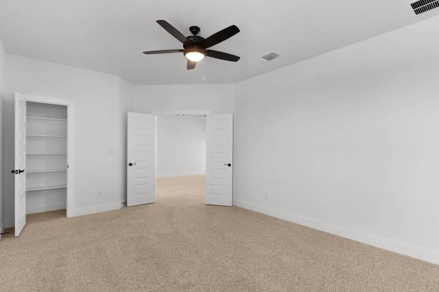 Representative unfurnished interior of a home built from the Hudson by Chesmar Homes in New Haven, Manor (Image 35).