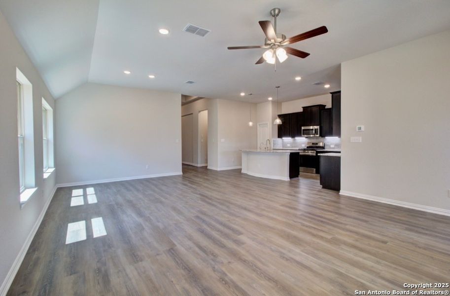 Spacious, unfurnished interior of a new home in Meyer Ranch – Premier, New Braunfels (Image 13).
