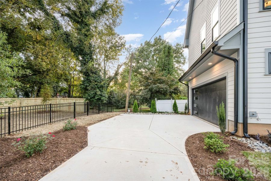 Exterior details and patio area of a home in , Charlotte (Image 3).