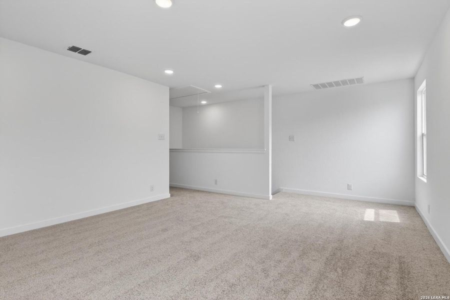 Spacious, unfurnished interior of a new home in Cordova Trails, Seguin (Image 22).