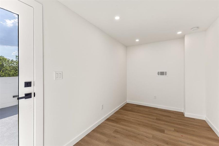 Spacious, unfurnished interior of a new home in , Dallas (Image 36).