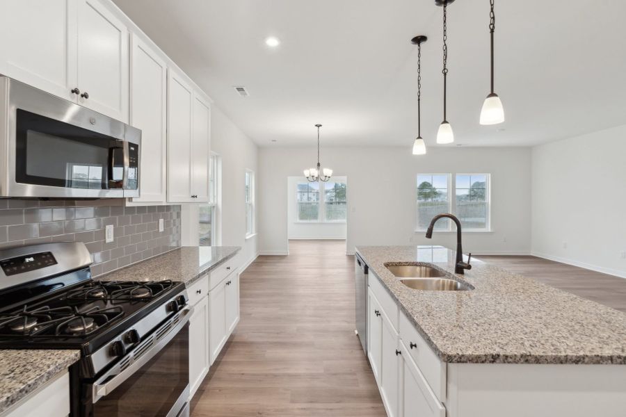 7- HHHunt Maxwell Kitchen Living Room and Morning Room