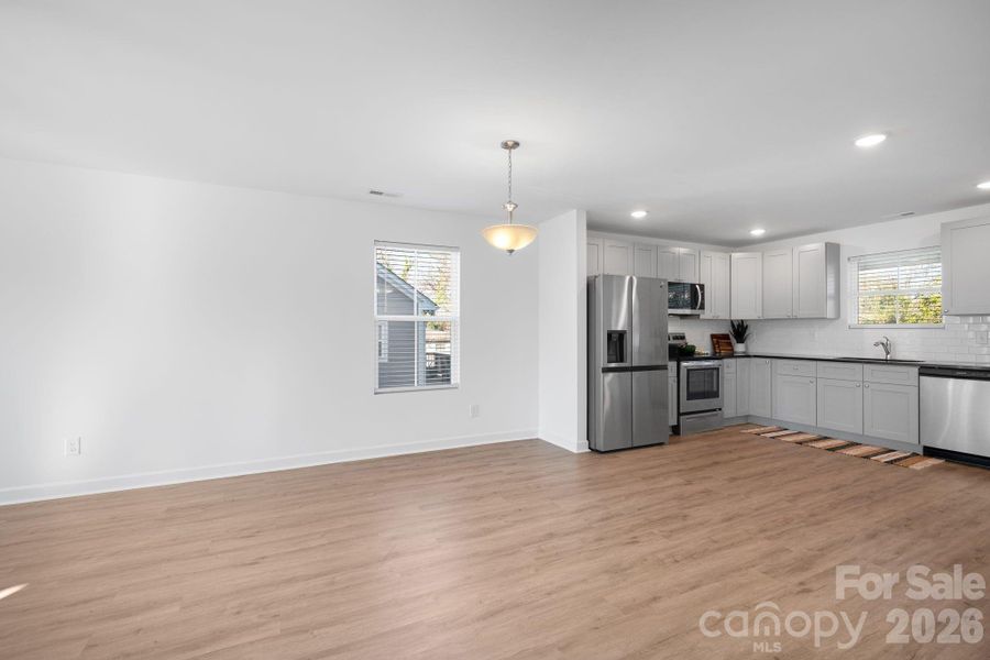 Spacious, unfurnished interior of a new home in , Concord (Image 12).