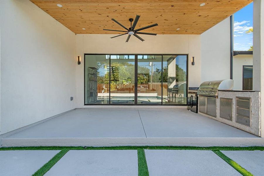 View of patio / terrace with exterior kitchen and ceiling fan